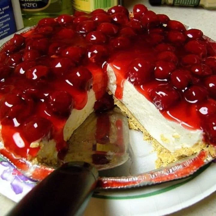 Delicioso cheesecake de cereja sem assar, fácil de preparar